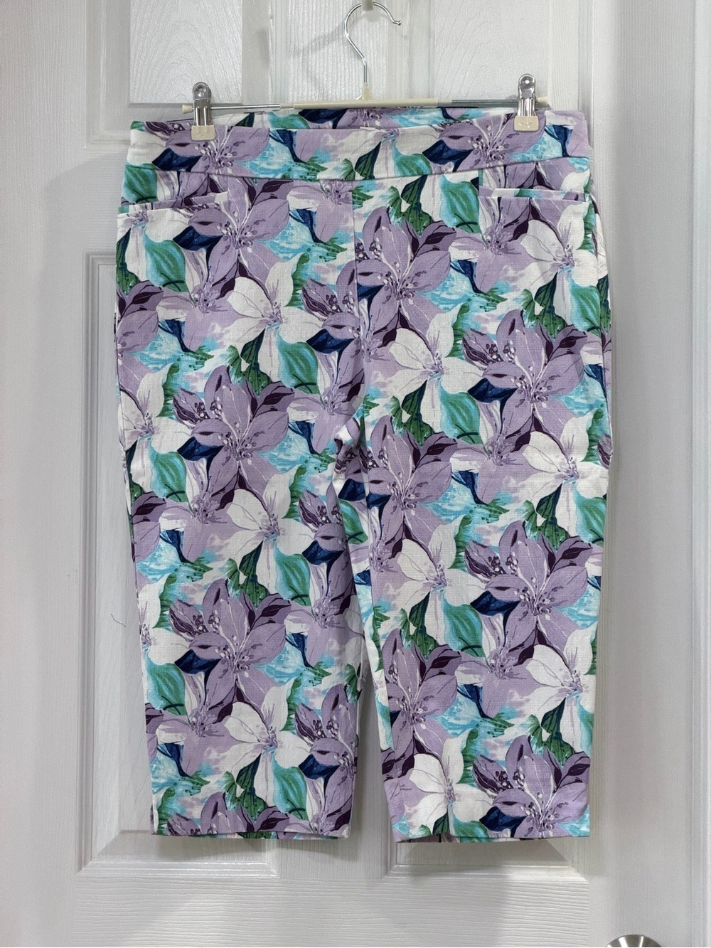 Chico's Brigitte Lily Pull-On Slim Capri pants